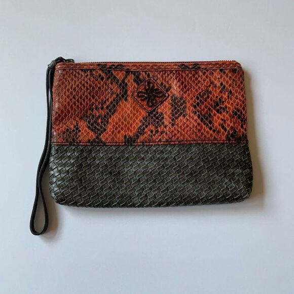 Simply Vera Vera Wang Vegan Leather Rust Orange Grey Snakeskin Print Wristlet - Picture 1 of 7